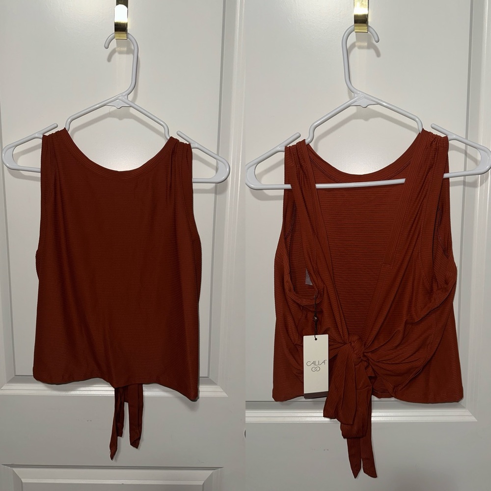 Carrie Underwood cut-out tank top